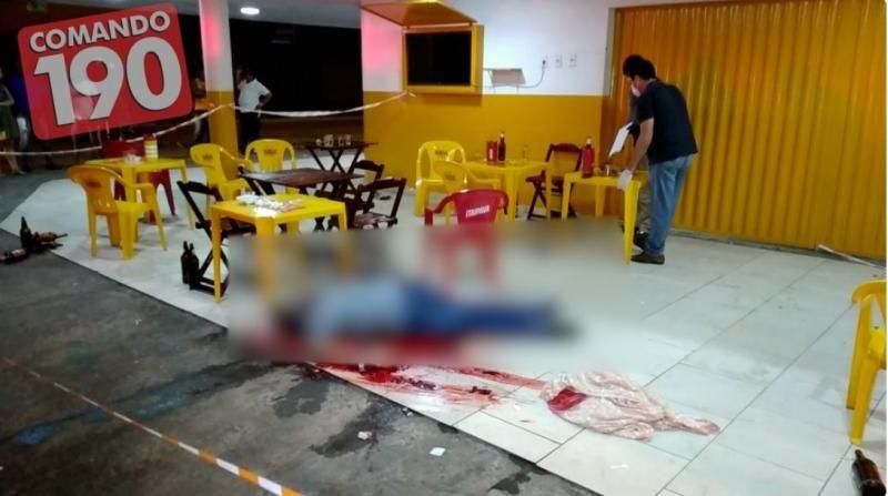 Homem é morto a tiros enquanto bebia cerveja em lanchonete de Ji-Paraná; Câmera registra momento do crime