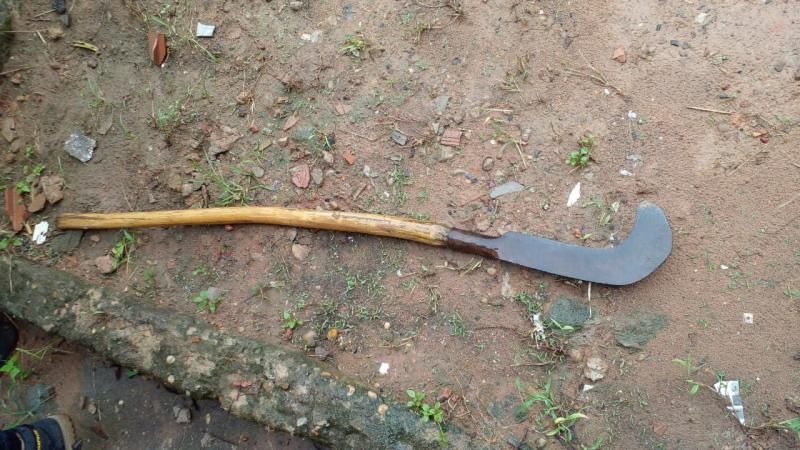 Dois homens são assassinados a golpe de faca e pauladas em Cacoal Dois homens são assassinados a golpe de faca e pauladas em Cacoal