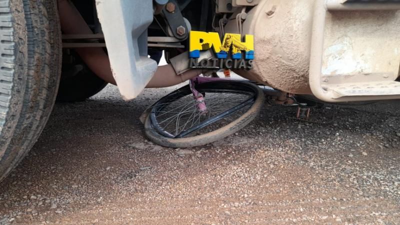 Ciclista morre após ser atropelada e arrastada por caminhão em Porto Velho Ciclista morre após ser atropelada e arrastada por caminhão em Porto Velho
