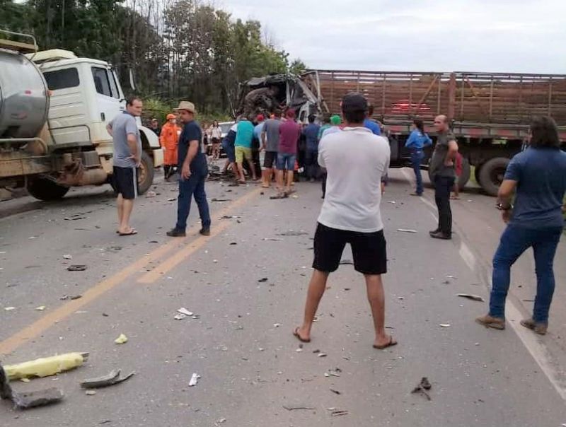 Acidente entre ônibus, caminhão e carreta deixa vários feridos na BR-364, em Ouro Preto; veja o vídeo Acidente entre ônibus, caminhão e carreta deixa vários feridos na BR-364, em Ouro Preto; veja o vídeo