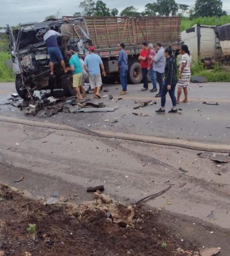 Acidente entre ônibus, caminhão e carreta deixa vários feridos na BR-364, em Ouro Preto; veja o vídeo