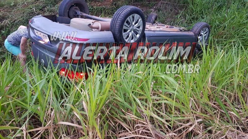 Carro capota em grave acidente de trânsito na RO-383 em Rolim de Moura