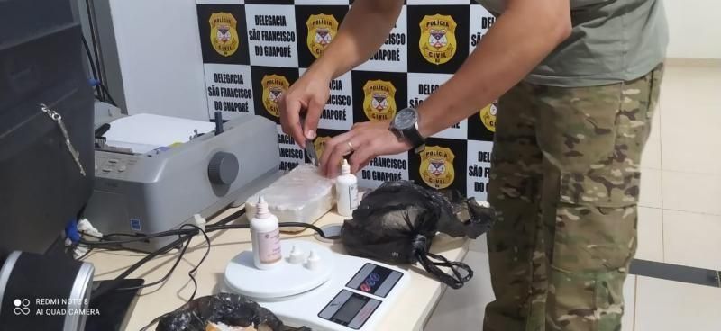 Casal de Rolim de Moura é preso em São Francisco do Guaporé com mais de 1kg de Cocaína Casal de Rolim de Moura é preso em São Francisco do Guaporé com mais de 1kg de Cocaína