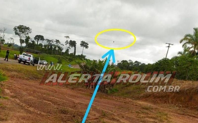 Perna de motociclista vai parar em fio de alta tensão após grave acidente na BR-429; veja o vídeo Perna de motociclista vai parar em fio de alta tensão após grave acidente na BR-429; veja o vídeo