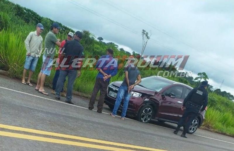Perna de motociclista vai parar em fio de alta tensão após grave acidente na BR-429; veja o vídeo Perna de motociclista vai parar em fio de alta tensão após grave acidente na BR-429; veja o vídeo