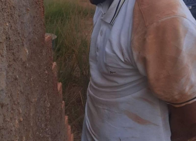 Em fuga alucinada, rapaz de 25 anos bate moto “guiada por Deus” em viatura, cai e é preso após se livrar de porção de drogas Em fuga alucinada, rapaz de 25 anos bate moto “guiada por Deus” em viatura, cai e é preso após se livrar de porção de drogas