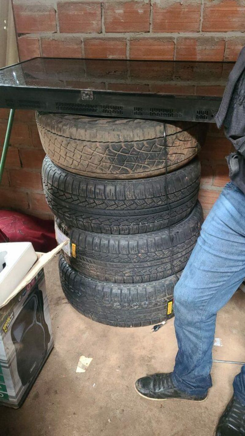 Caminhonetes furtadas do Idaron de São Francisco são recuperadas em Seringueiras e Rolim de Moura Caminhonetes furtadas do Idaron de São Francisco são recuperadas em Seringueiras e Rolim de Moura