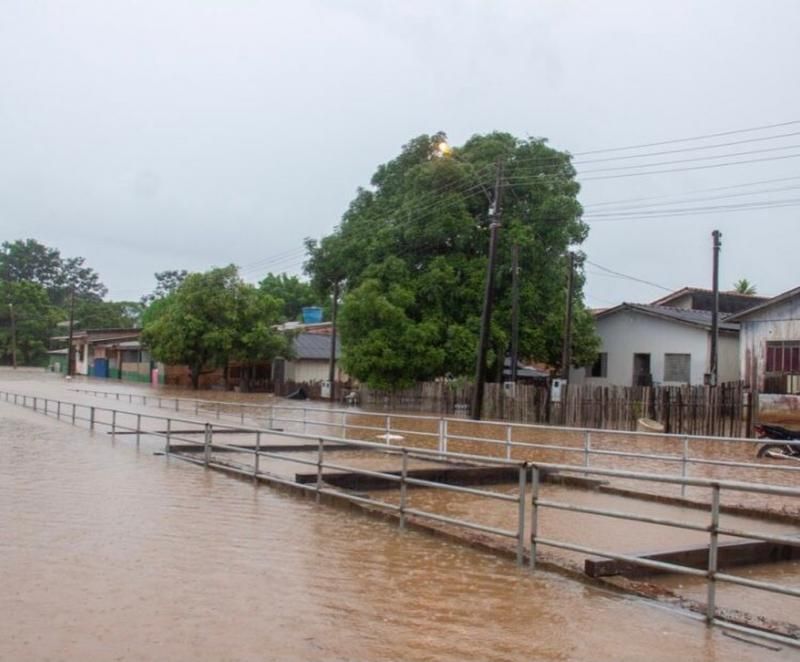 Cacoal: Elevação do rio Machado deixa pelo menos 300 famílias desabrigadas; BR-364 é interditada