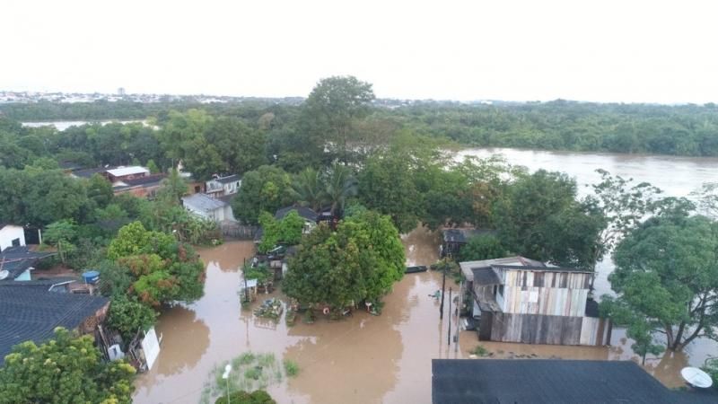 Ji-Paraná: Defesa Civil emite alerta vermelho após Rio Machado ultrapassar cota crítica e causar enchentes em alguns bairros; veja vídeos