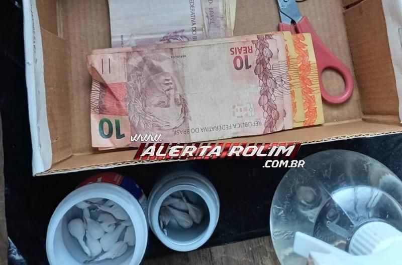 Mulher suspeita de tráfico de drogas é presa em operação da PM e PC em Rolim de Moura Mulher suspeita de tráfico de drogas é presa em operação da PM e PC em Rolim de Moura