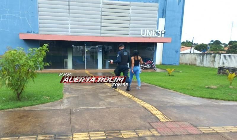 Mulher suspeita de tráfico de drogas é presa em operação da PM e PC em Rolim de Moura Mulher suspeita de tráfico de drogas é presa em operação da PM e PC em Rolim de Moura