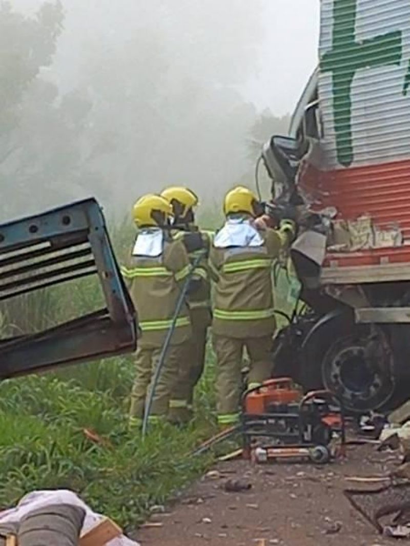 Colisão entre caminhões deixa um morto na BR-364 em Pimenta Bueno