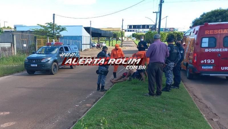 Durante fuga da PM, motorista perde controle da direção e bate contra muro de residência em Rolim de Moura; veja o vídeo