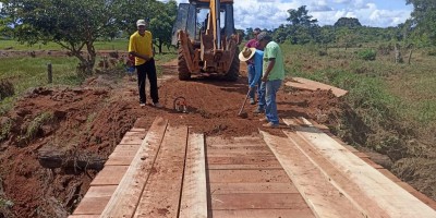 Secretaria de obras de Rolim de Moura anuncia recuperação da ponte na linha 176 e...