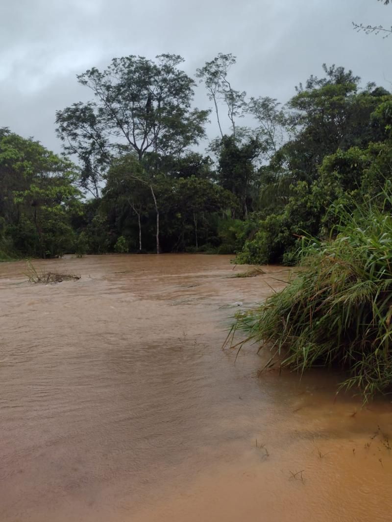 Forte chuvas deste fim de semana comprometeram pontes e bueiros, em Rolim de Moura Forte chuvas deste fim de semana comprometeram pontes e bueiros, em Rolim de Moura