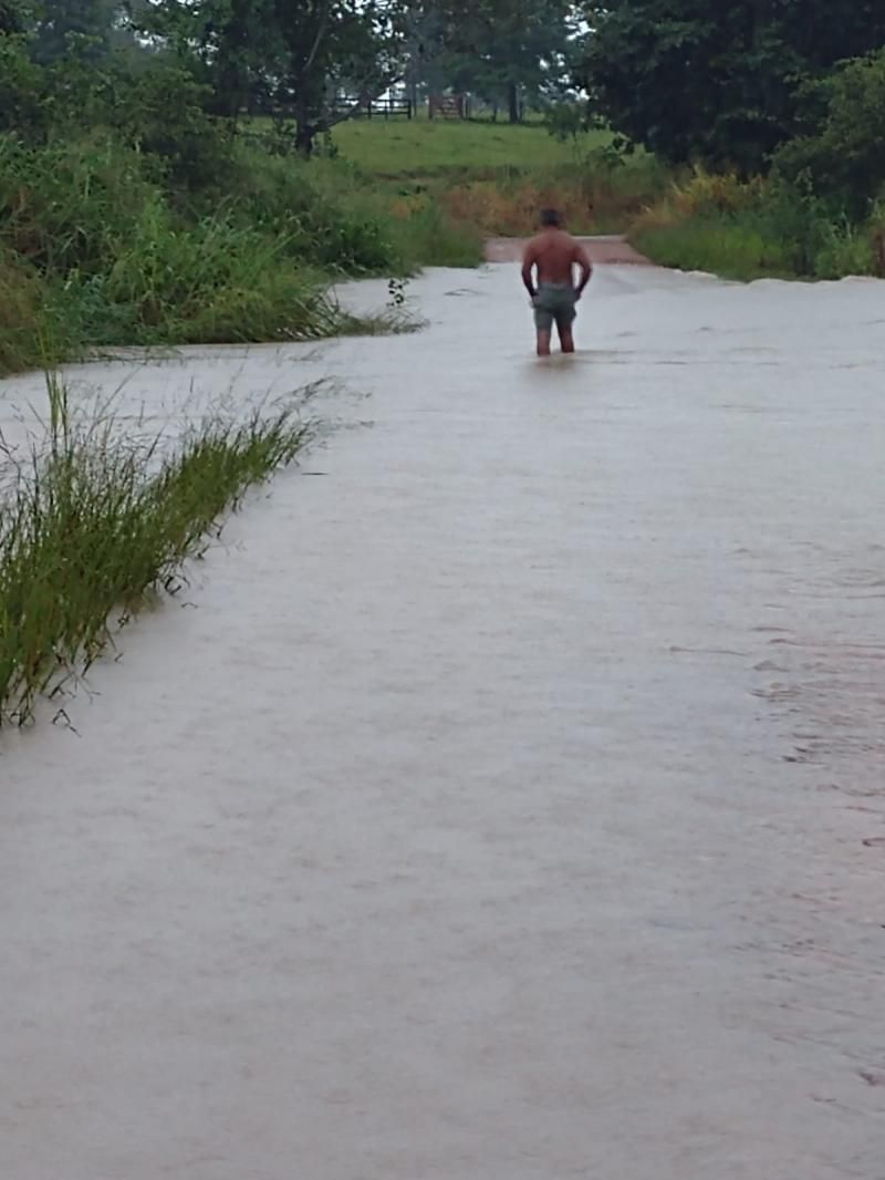 Forte chuvas deste fim de semana comprometeram pontes e bueiros, em Rolim de Moura Forte chuvas deste fim de semana comprometeram pontes e bueiros, em Rolim de Moura