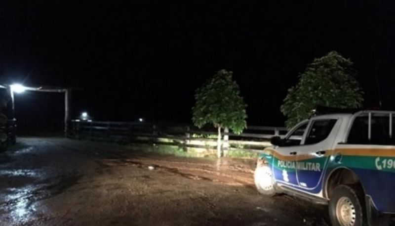 Homem é flagrado saindo de mata e cometendo atos obscenos na zona rural de Jaru Homem é flagrado saindo de mata e cometendo atos obscenos na zona rural de Jaru