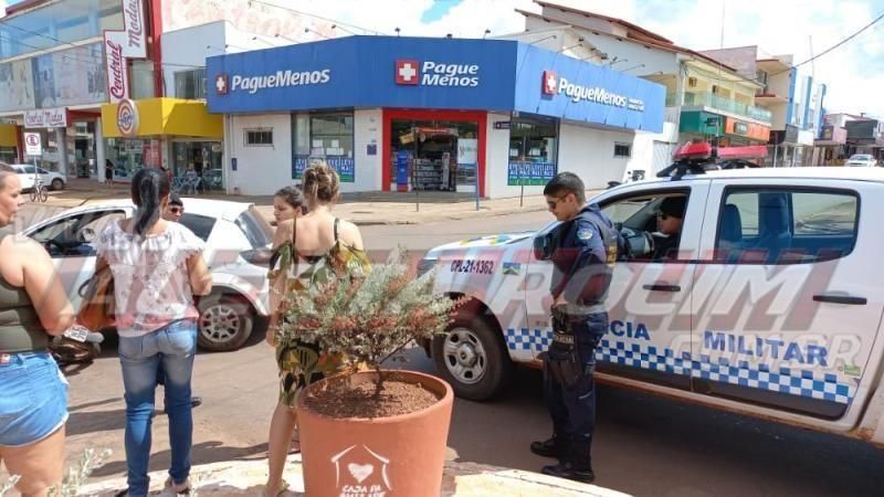 Motociclista é socorrido à UPA após colisão com carro em Rolim de Moura Motociclista é socorrido à UPA após colisão com carro em Rolim de Moura