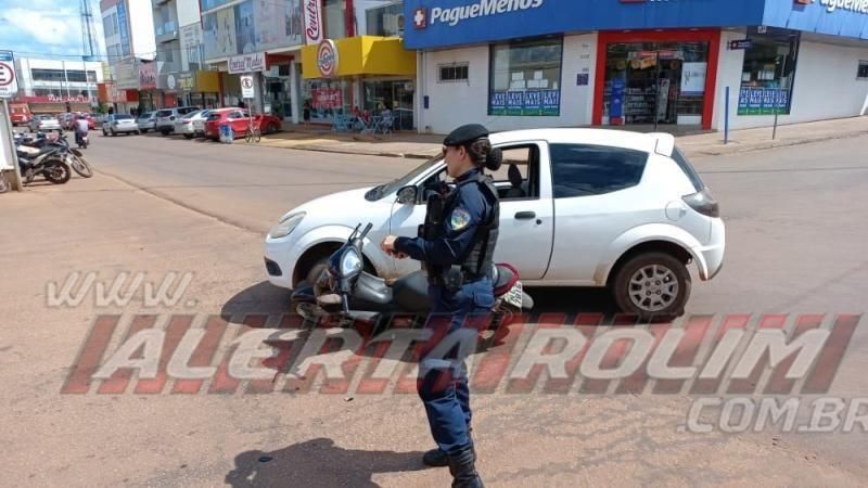 Motociclista é socorrido à UPA após colisão com carro em Rolim de Moura Motociclista é socorrido à UPA após colisão com carro em Rolim de Moura