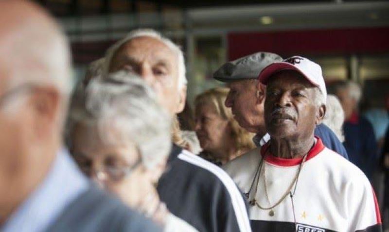 INSS começa a pagar o 13º de aposentados e pensionistas nesta segunda (25); veja o calendário INSS começa a pagar o 13º de aposentados e pensionistas nesta segunda (25); veja o calendário