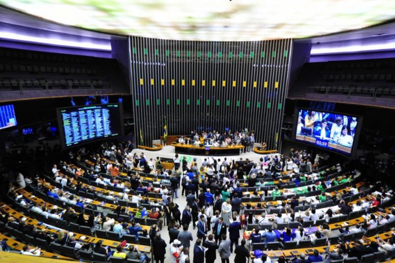 Em clima eleitoral, Congresso aprova Em clima eleitoral, Congresso aprova