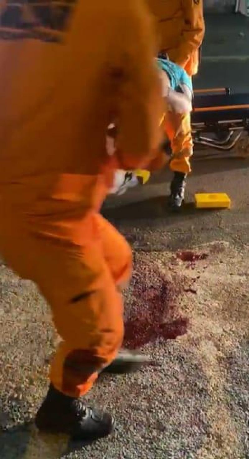 Homem é morto a tiros e suspeito do crime é espancado por populares em Cacoal; veja vídeos