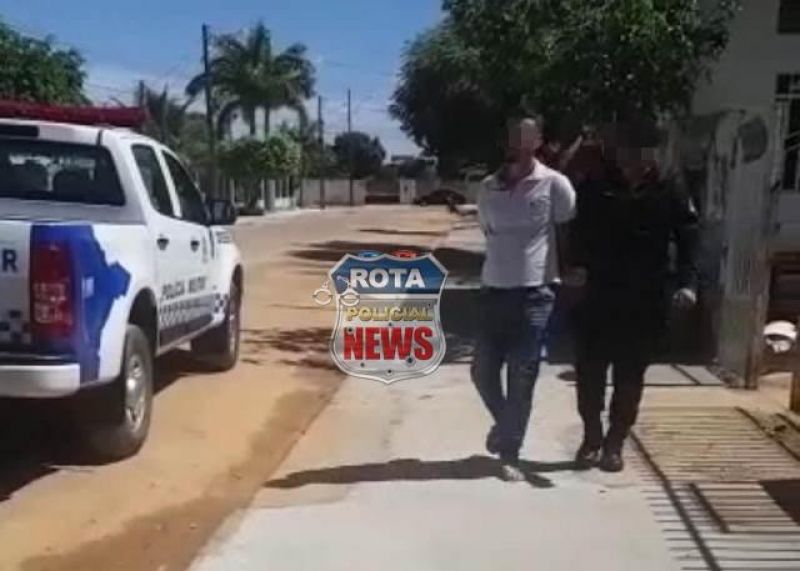 Ladrão é perseguido por populares após praticar furto e acaba preso pela PM em Vilhena Ladrão é perseguido por populares após praticar furto e acaba preso pela PM em Vilhena