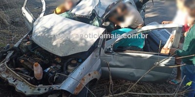 Veículo fica completamente destruído após capotamento na RO-464 em Jaru; Quatro...
