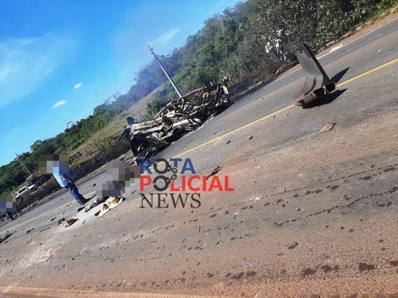 Trabalhadores de Ji-Paraná e Rolim de Moura morrem em grave acidente entre caminhonete e carreta na BR-364 no MT; veja vídeos