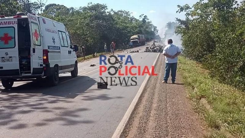 Trabalhadores de Ji-Paraná e Rolim de Moura morrem em grave acidente entre caminhonete e carreta na BR-364 no MT; veja vídeos