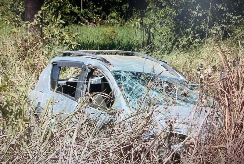 Carro capota 5 vezes durante acidente em Porto Velho Carro capota 5 vezes durante acidente em Porto Velho