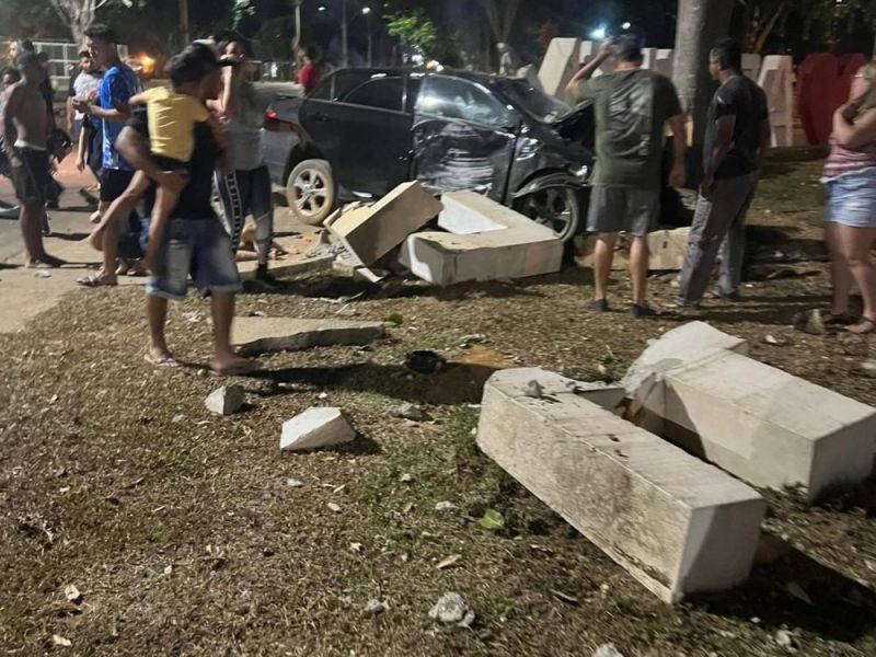 Identificados: Três pessoas morrem em gravíssimo acidente entre carro e moto em Ariquemes; veja o vídeo Identificados: Três pessoas morrem em gravíssimo acidente entre carro e moto em Ariquemes; veja o vídeo