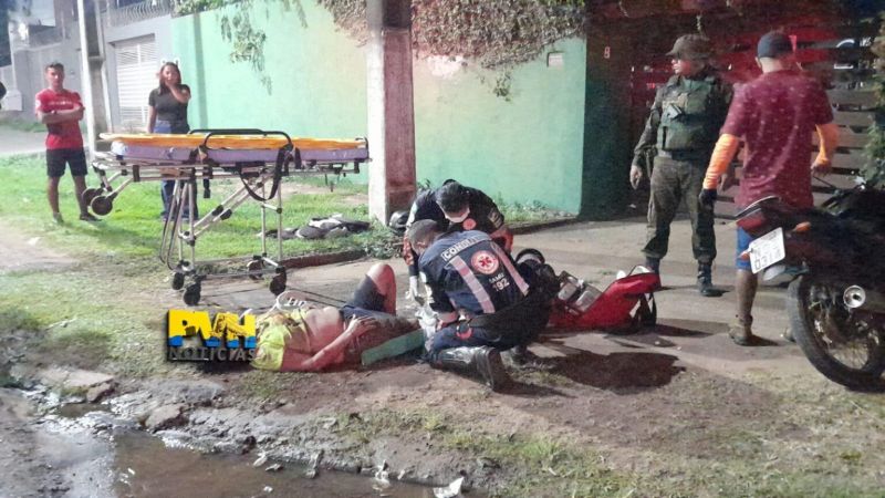 Idosa sofre fratura exposta ao ser atropelada por motoboy Idosa sofre fratura exposta ao ser atropelada por motoboy