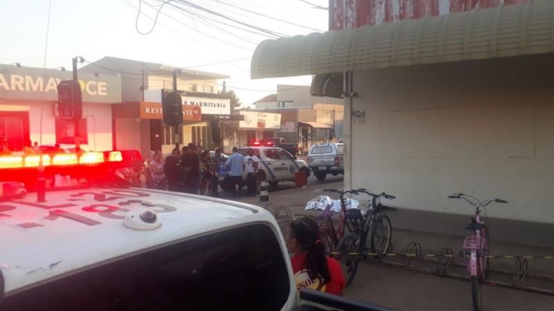 Atualizada: Durante bebedeira, homem mata o próprio amigo a facadas no meio da rua, em Ji-Paraná Atualizada: Durante bebedeira, homem mata o próprio amigo a facadas no meio da rua, em Ji-Paraná