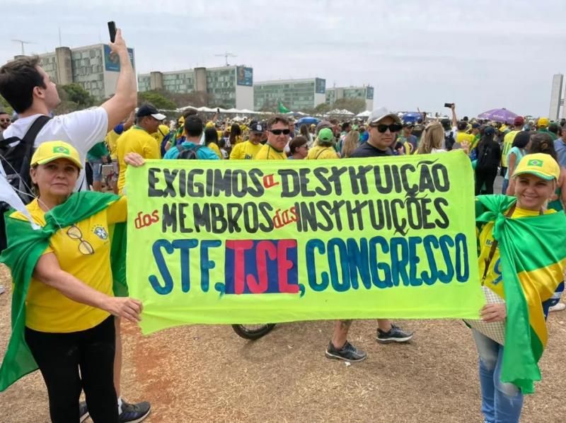 7 de setembro vira comício de Bolsonaro, com coro machista e pedido de votos; veja o vídeo 7 de setembro vira comício de Bolsonaro, com coro machista e pedido de votos; veja o vídeo