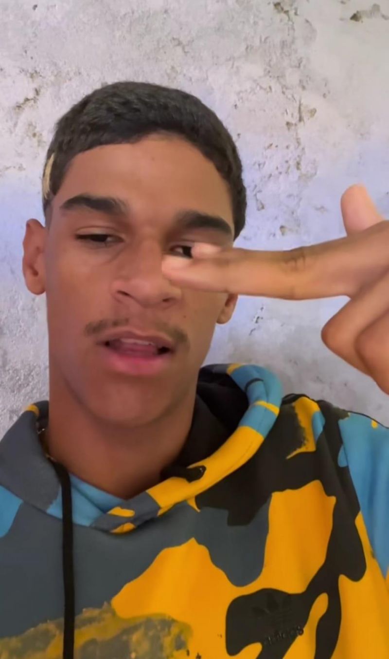 Luva de Pedreiro anuncia que abandonou a carreira de influenciador Luva de Pedreiro anuncia que abandonou a carreira de influenciador