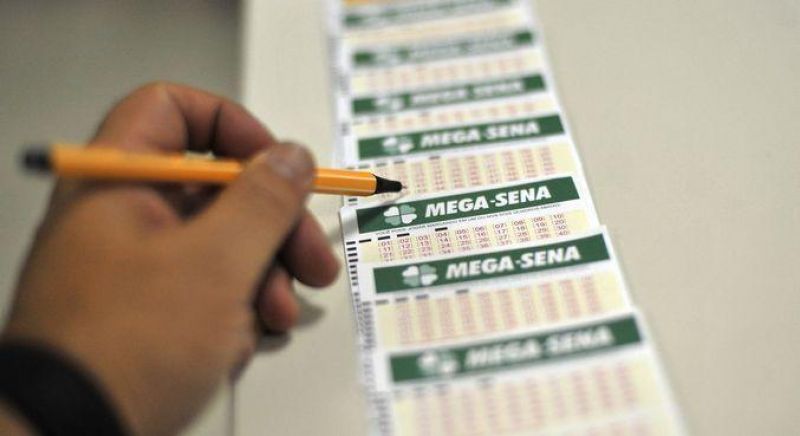 Mega-Sena acumula pela 12ª vez e prêmio vai a R$ 170 milhões Mega-Sena acumula pela 12ª vez e prêmio vai a R$ 170 milhões