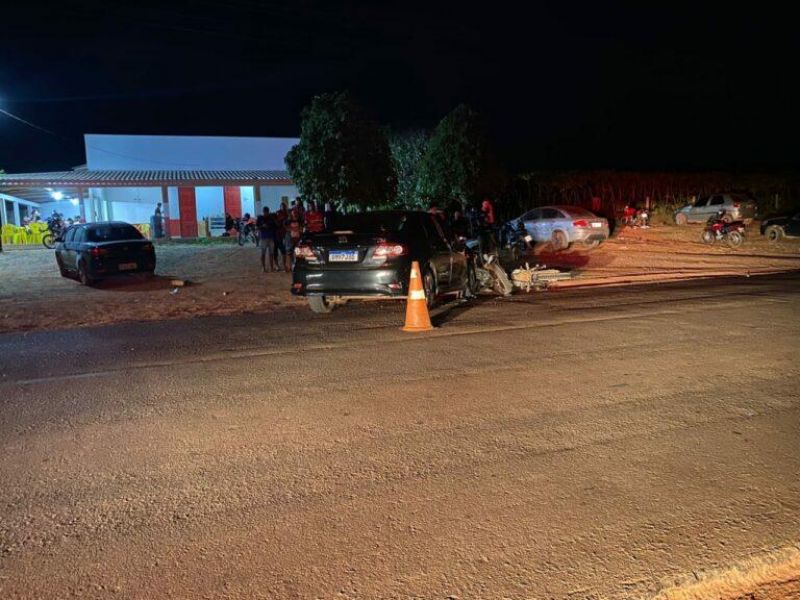 Motociclista é socorrido ao hospital após colidir com carro em Nova Brasilândia Motociclista é socorrido ao hospital após colidir com carro em Nova Brasilândia