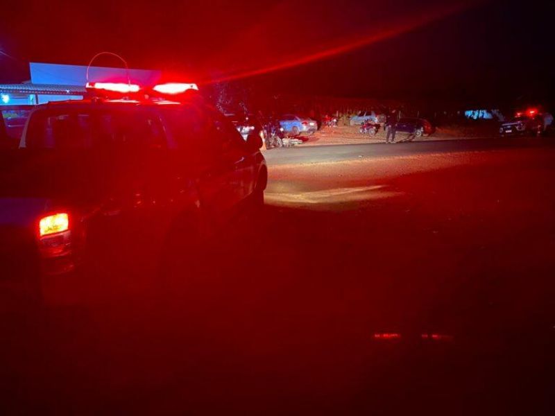 Motociclista é socorrido ao hospital após colidir com carro em Nova Brasilândia Motociclista é socorrido ao hospital após colidir com carro em Nova Brasilândia