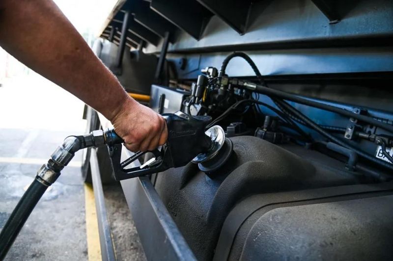 Petrobras anuncia redução de 5,8% no preço do diesel a partir desta terça-feira (20) Petrobras anuncia redução de 5,8% no preço do diesel a partir desta terça-feira (20)