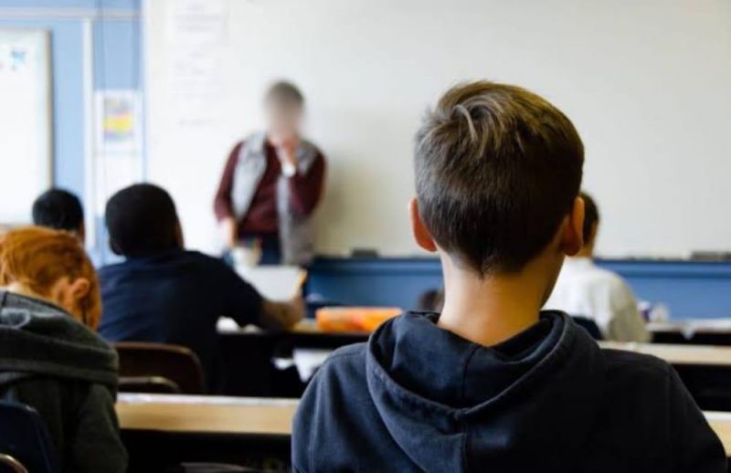 Professor ameaça dar tiro no olho de aluno deficiente em sala de aula Professor ameaça dar tiro no olho de aluno deficiente em sala de aula