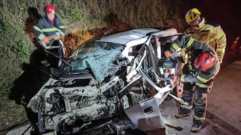 Sete pessoas morrem em acidente envolvendo 4 carros em MG; Crianças de 02 e 07 anos estão entre as vítimas Sete pessoas morrem em acidente envolvendo 4 carros em MG; Crianças de 02 e 07 anos estão entre as vítimas