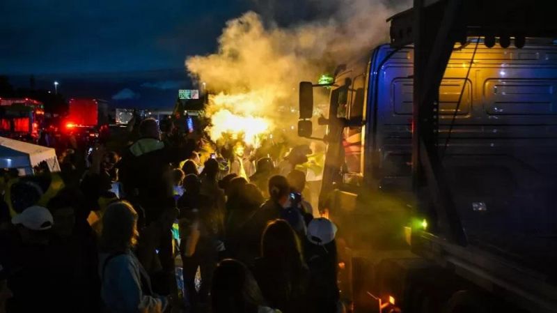Rodovias federais registram 150 bloqueios ou interdições no 3º dia de protesto contra resultado das urnas, segundo PRF Rodovias federais registram 150 bloqueios ou interdições no 3º dia de protesto contra resultado das urnas, segundo PRF