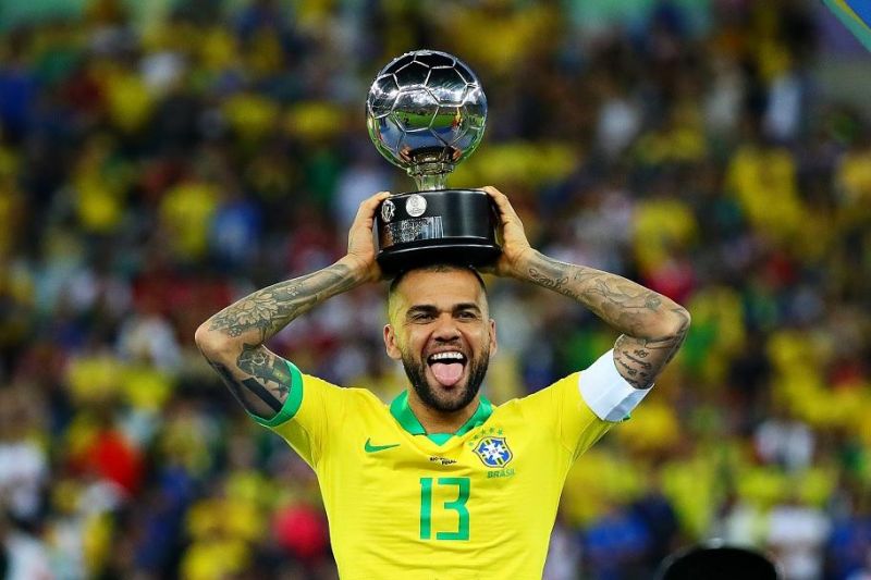 Dani Alves: Perdeu-se um agricultor, ganhou-se um campeão Dani Alves: Perdeu-se um agricultor, ganhou-se um campeão