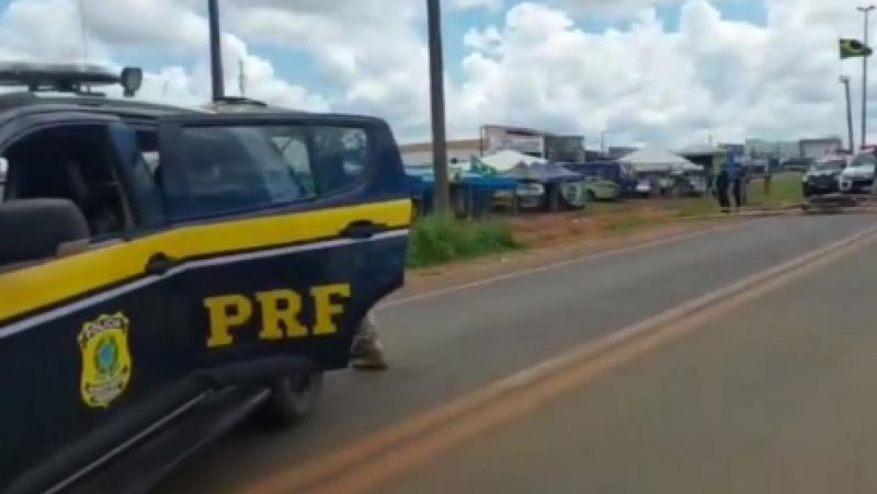Em Ariquemes, durante ação da PRF, uma pessoa é presa por desacato e furto qualificado Em Ariquemes, durante ação da PRF, uma pessoa é presa por desacato e furto qualificado