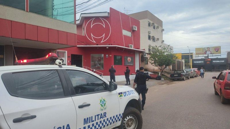 Prédio de jornal em Porto Velho é alvo de ataque a tiros; veja o vídeo Prédio de jornal em Porto Velho é alvo de ataque a tiros; veja o vídeo