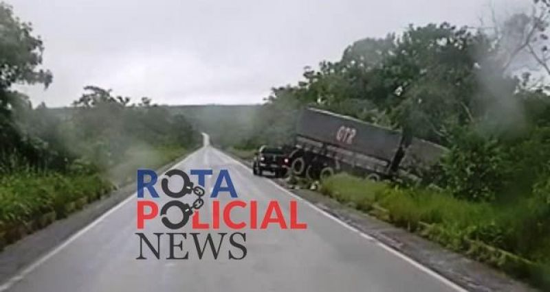Dois acidentes são registrados na BR-364 próximo a Vilhena; vídeos Dois acidentes são registrados na BR-364 próximo a Vilhena; vídeos