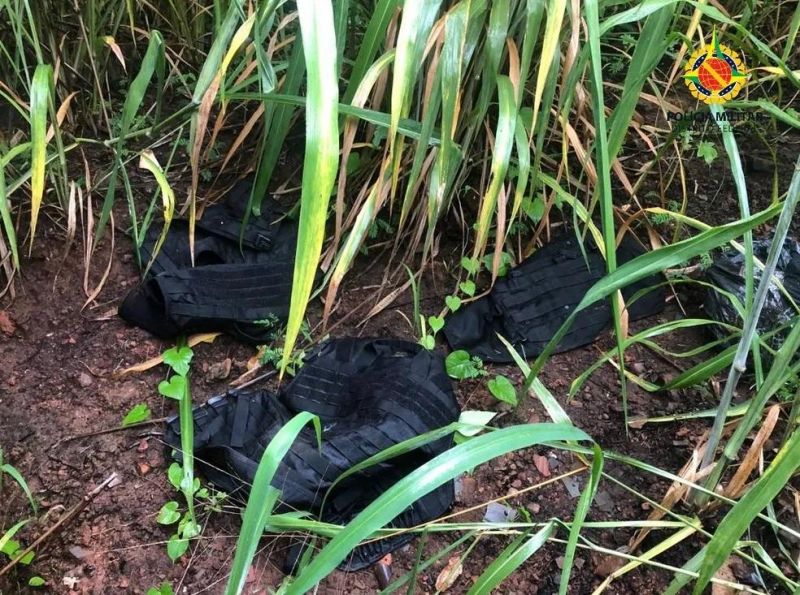 Polícia encontra e desarma cerca de 40 kg de explosivos em rodovia do DF Polícia encontra e desarma cerca de 40 kg de explosivos em rodovia do DF