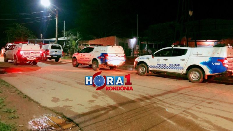 Policiais são atacados com vários tiros em beco na região central de Porto Velho Policiais são atacados com vários tiros em beco na região central de Porto Velho