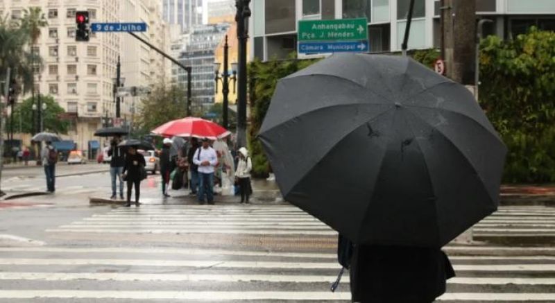 Verão começa nesta quarta-feira (21) com previsão de chuva acima da média Verão começa nesta quarta-feira (21) com previsão de chuva acima da média